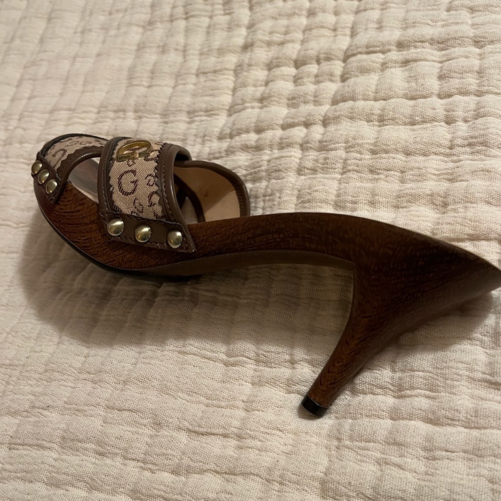 Genuine Guess Wooden Heals